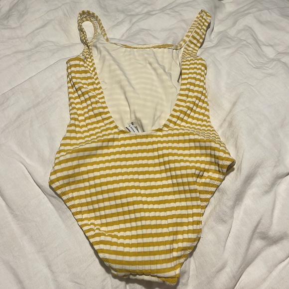 Scoop Back neck solid and striped one piece - Picture 3 of 3